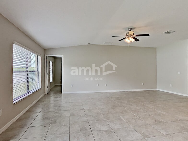Building Photo - 10132 Carloway Hills Dr