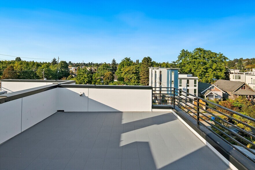 Roof top deck - 839 NW 54th St