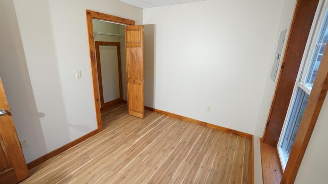 Building Photo - 19 Willys Wy