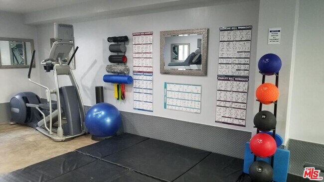 Building Photo - 2721 2nd St