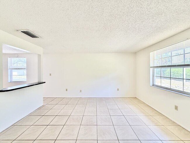 Building Photo - 7071 Bee Ridge Rd