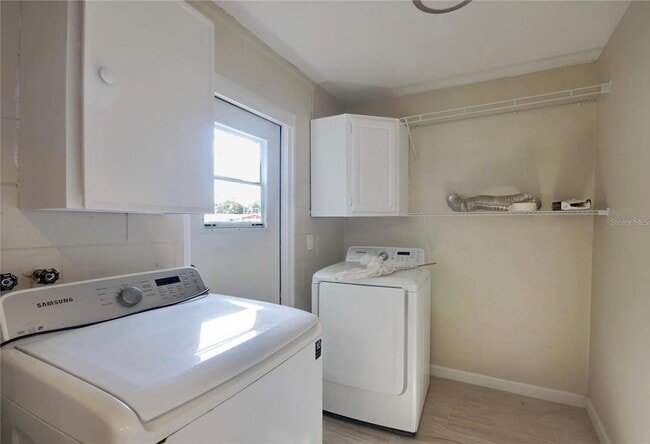 Building Photo - 757 Evangeline Ave