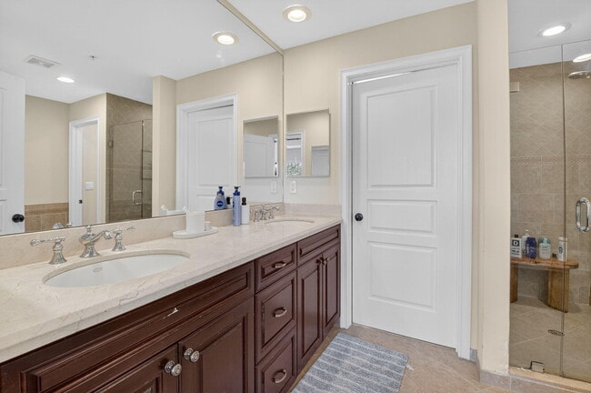 Building Photo - 1054 E Heritage Club Cir