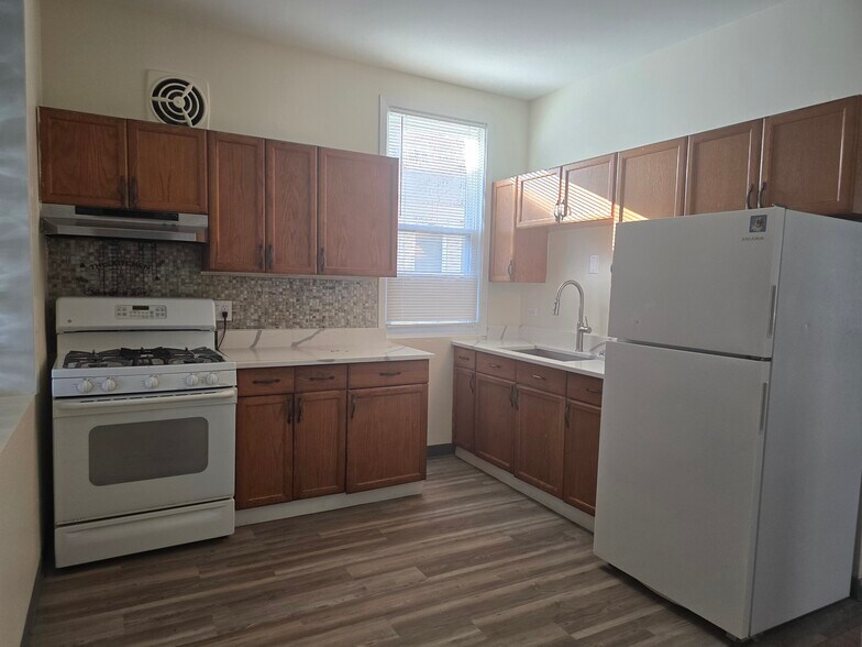 Building Photo - 1227 N Parkside Ave