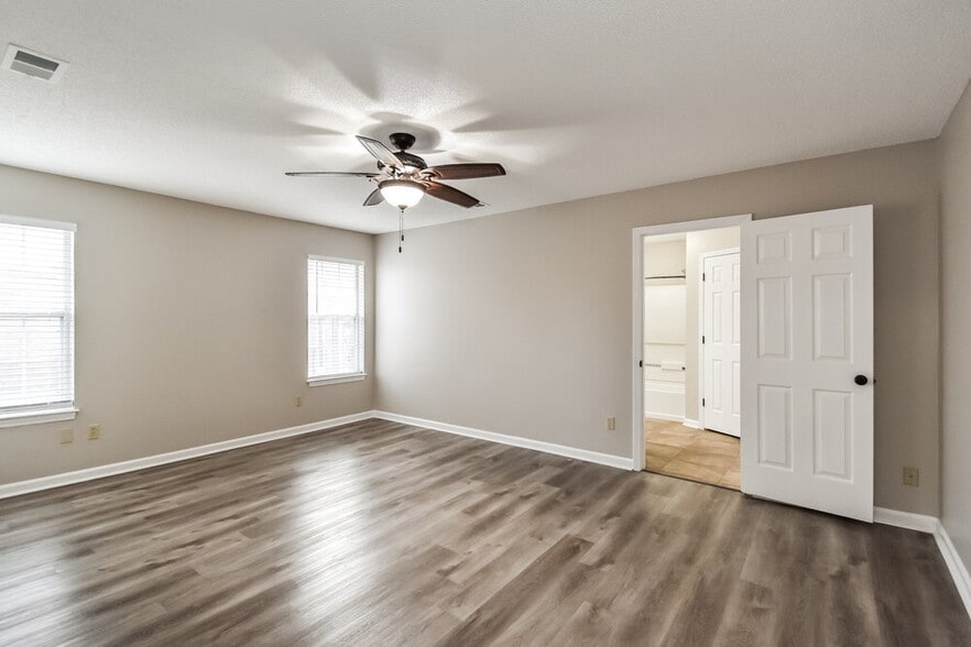 Building Photo - 5205 Plum Tree Dr