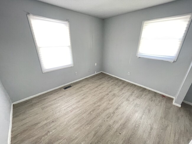 Building Photo - 924 Blue Ridge Dr