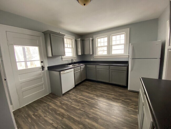 Building Photo - PRE-LEASING