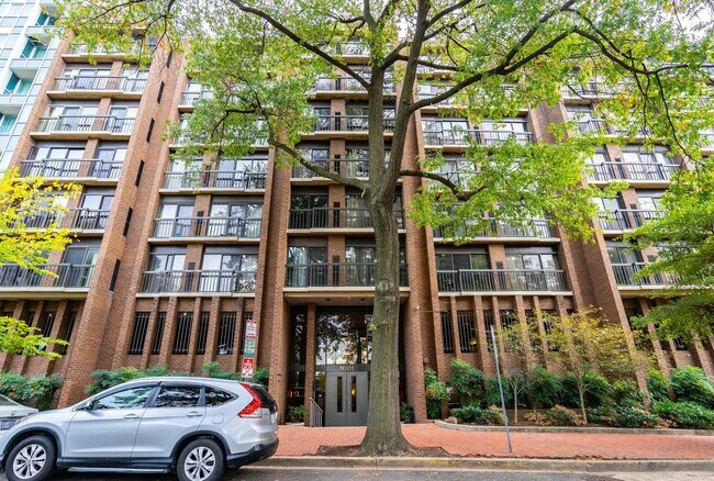 Building Photo - 1001 26th St NW