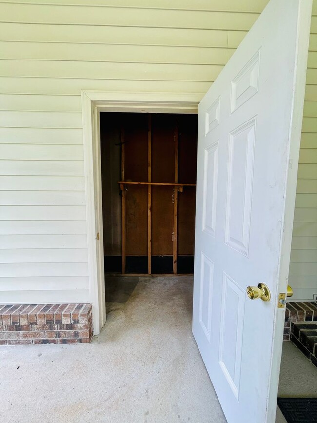 Building Photo - Updated and adorable rancher home in Old C...