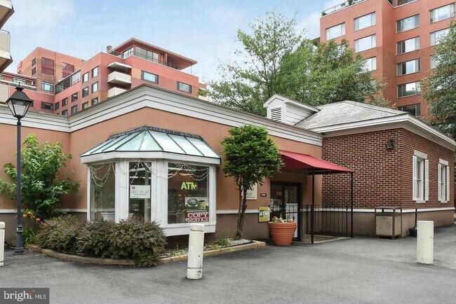 Building Photo - 1111 Arlington Blvd