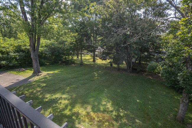 Building Photo - 131 Cresent Dr
