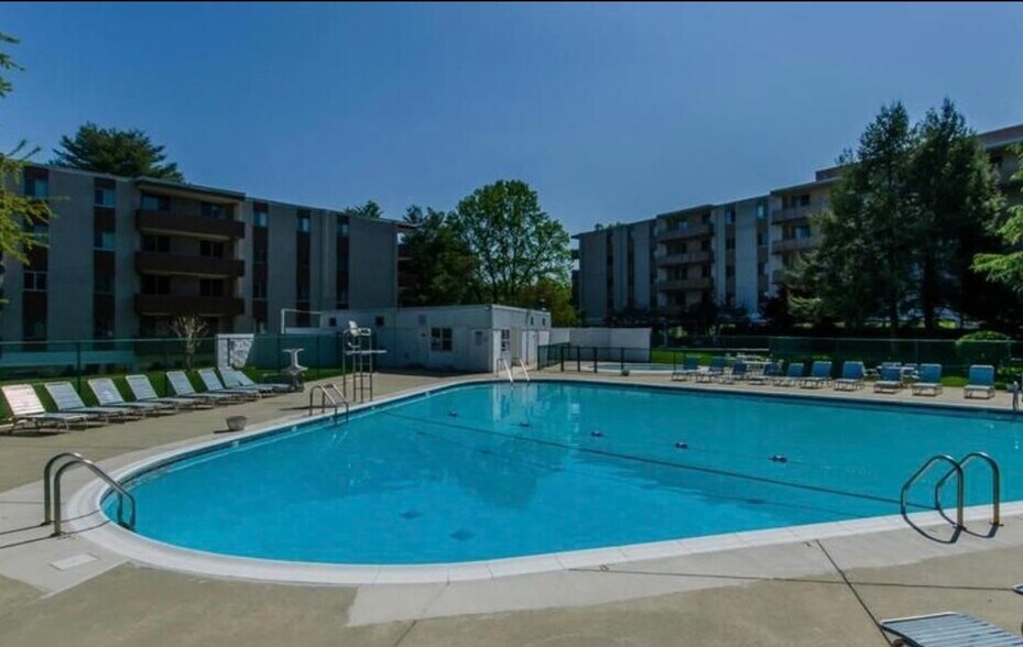 Pool - 7505 Democracy Blvd