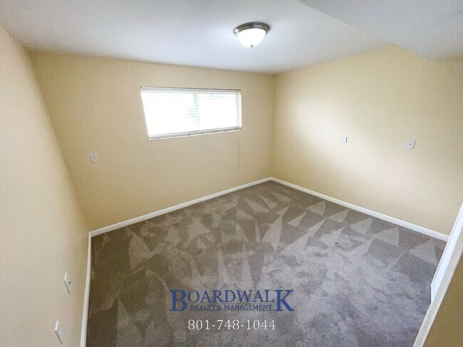Building Photo - 2827 E Bridgewater Dr
