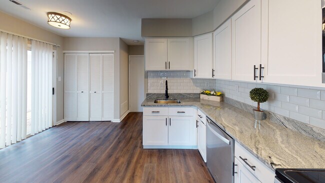 Building Photo - 1208 Chanticleer