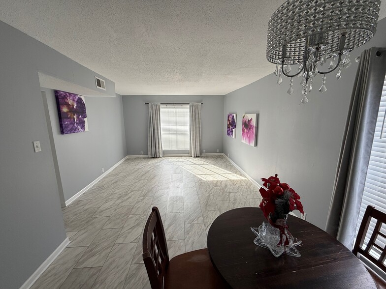 Building Photo - 3320 N Arnoult Rd