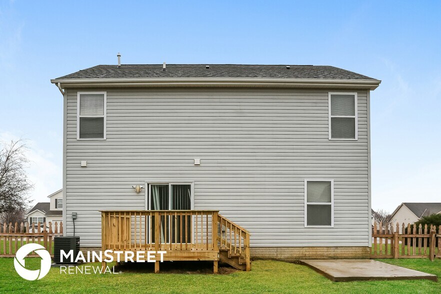 Building Photo - 593 Clark Ave