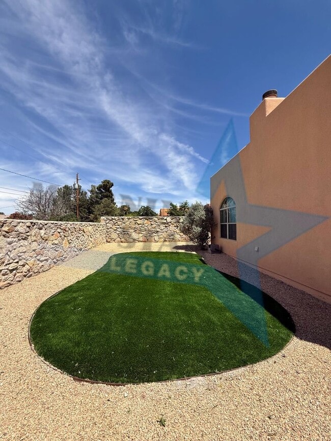 Building Photo - 4-Bedroom Home - New Carpet & Fresh Paint!