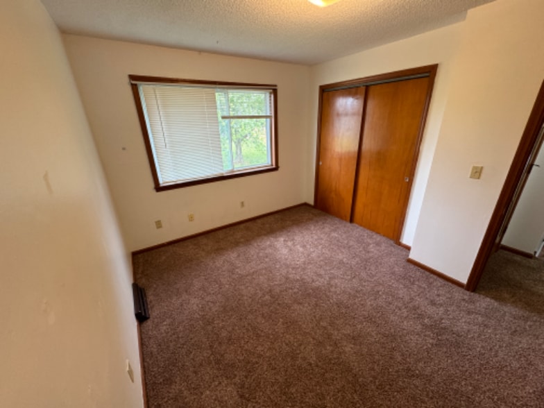 Building Photo - 840 Parkview Ct