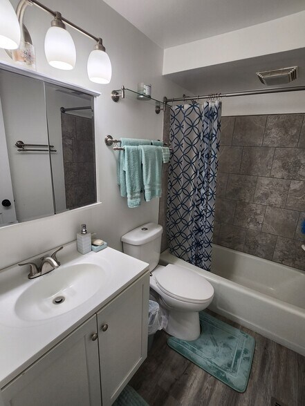 Bathroom - 946 Morningside Ln