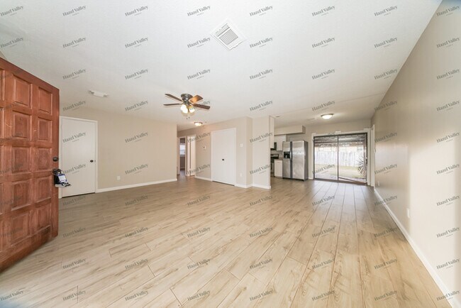 Building Photo - 1329 McGregor Dr