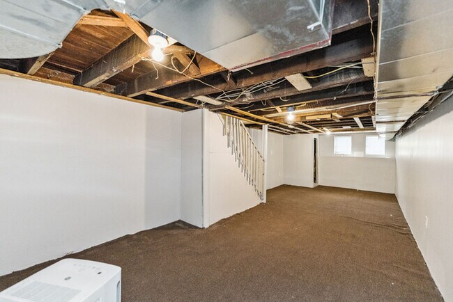 Building Photo - 3 Bedroom Townhome