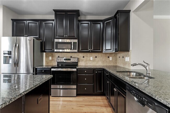 Building Photo - 410 Fairmont Dr