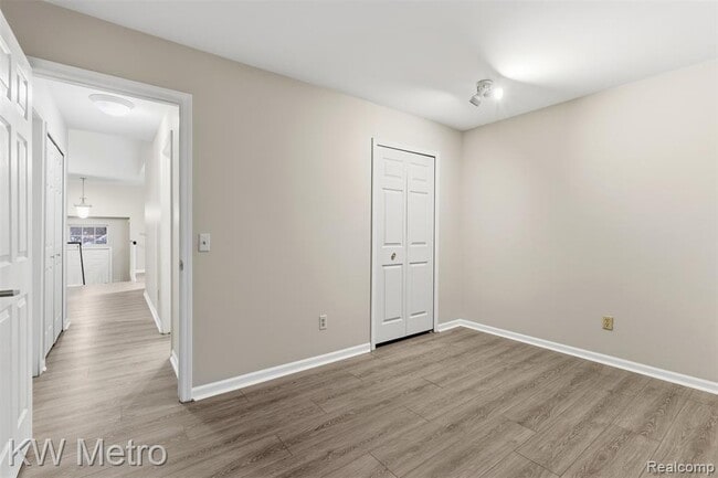 Building Photo - 1563 N Bywood Ave