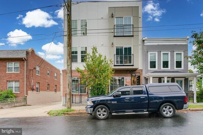 Primary Photo - 2230 Nicholson St SE