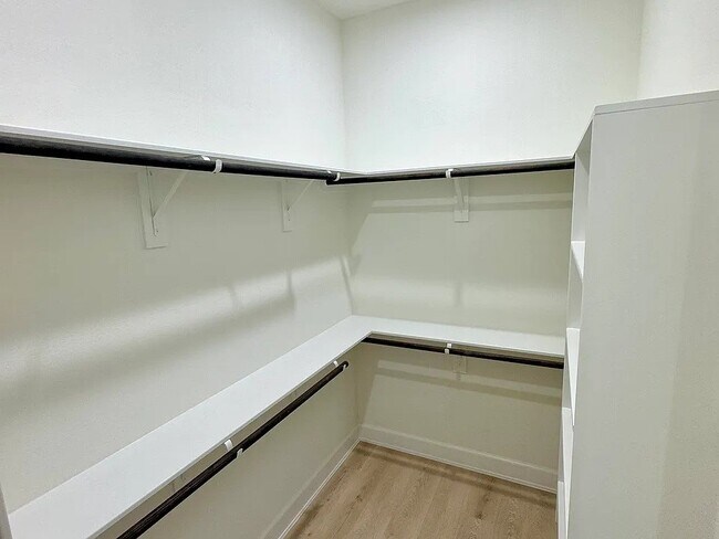 Building Photo - 5125 Van Fleet St