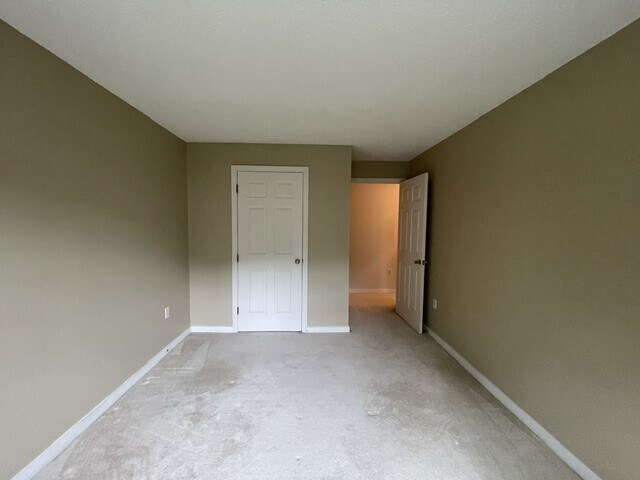 Building Photo - 8 Northbrook Dr