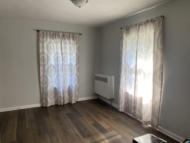 Building Photo - 1328 Sinclair St