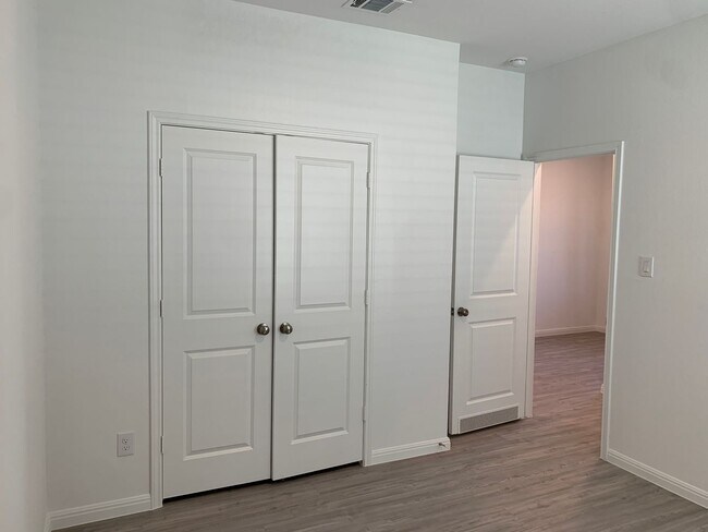 Building Photo - Luxury Vinyl Plank (No Carpet) /  Fridge Included / Office / Covered Back Patio / CISD