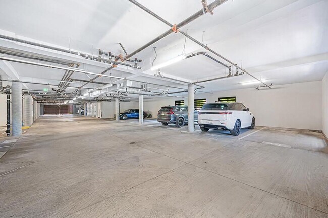Building Photo - 2 Bed 2 Bath (plus a den) Gala Condo