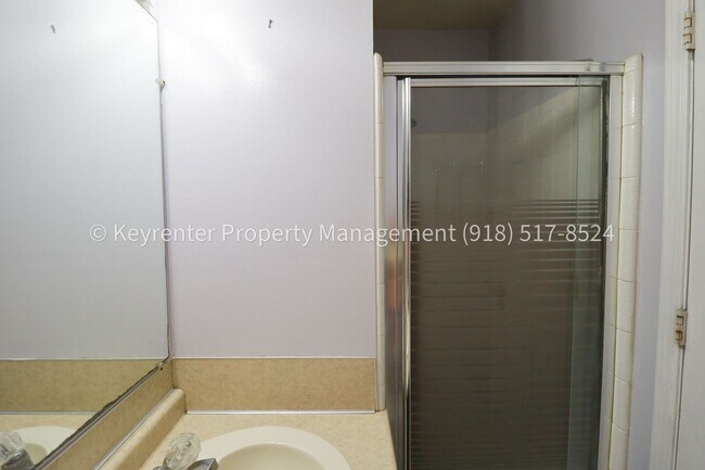 Building Photo - East Tulsa 3 Bedroom Gem! Available for immediate move in!