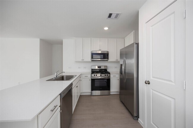 Building Photo - 4915 Esperanza Ter Dr