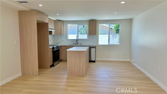 Building Photo - 7728 Laurel Canyon Blvd