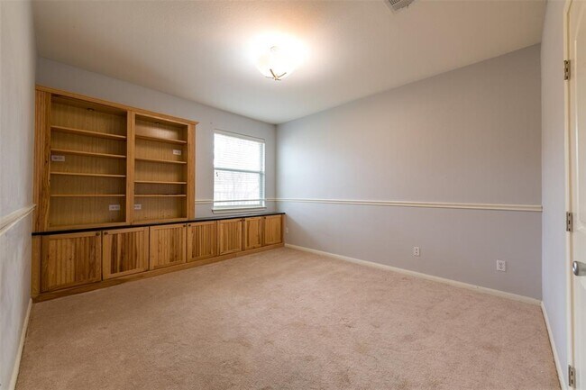 Building Photo - 14305 Broadwinged Hawk Dr