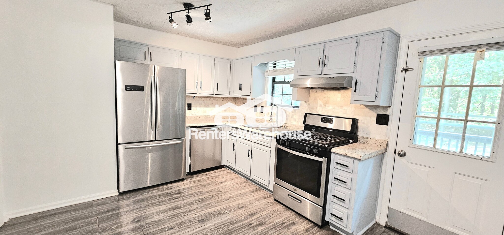 Building Photo - 1694 Nutmeg St