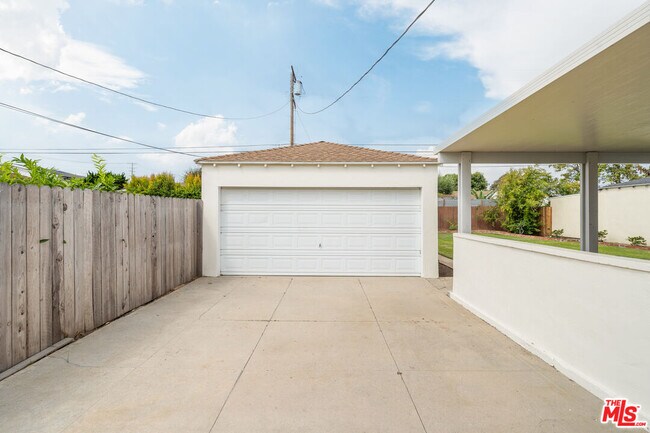 Building Photo - 7869 Croydon Ave