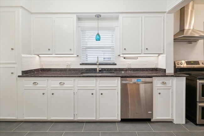 Building Photo - 1937 W McKinney St