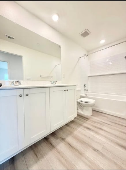 Building Photo - 2476 Cellar St