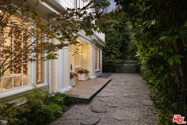 Building Photo - 2435 Mandeville Canyon Rd