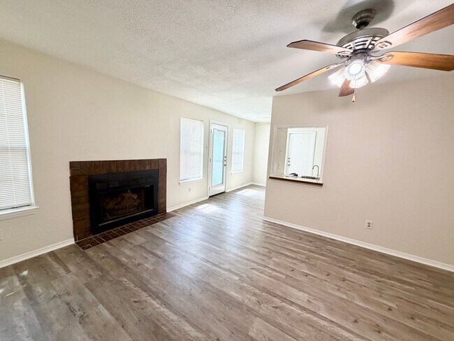 Building Photo - 3825 Kimberly Dr