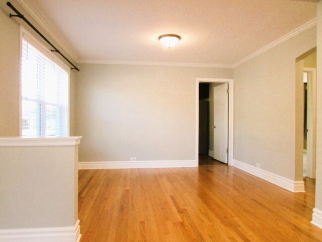 Building Photo - 4620 N Overhill Ave