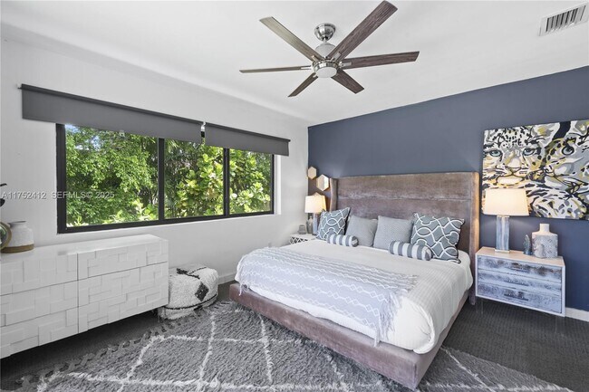 Building Photo - 1210 NE 89th St