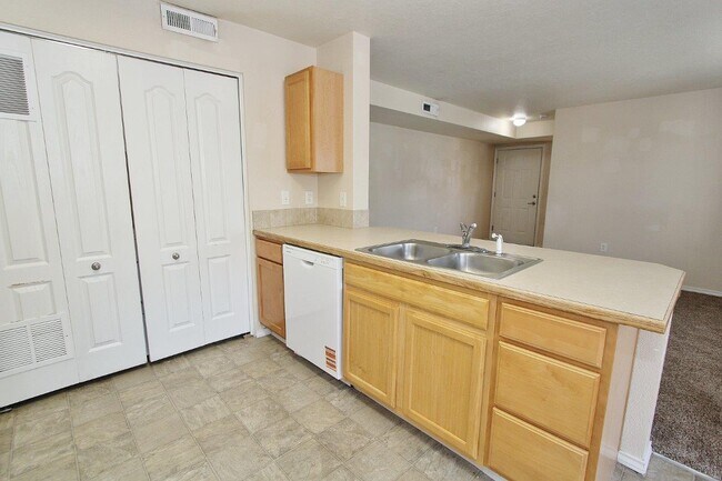 Building Photo - 11840 Cloverbrook Ln
