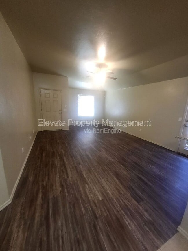 Building Photo - 921 Prairie Wind Way