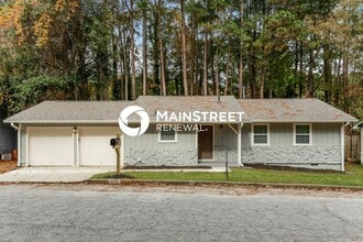 Building Photo - 3 Bedroom Pet-Friendly Home in Lithonia, GA with Main Street Renewal