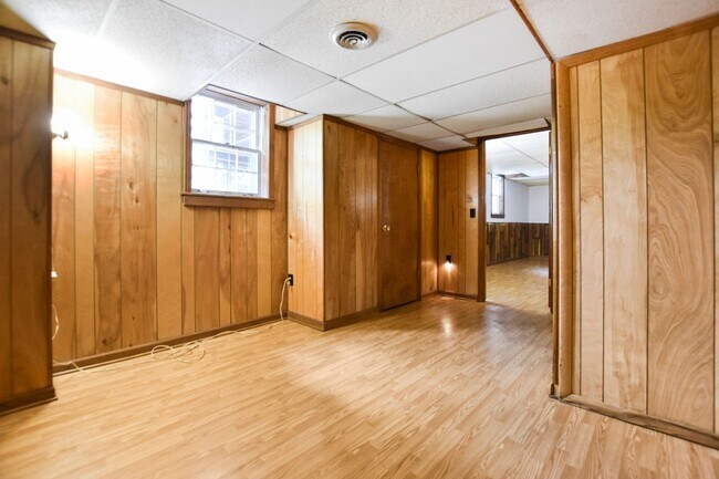 Building Photo - Pet Friendly Four Bedroom with Basement!