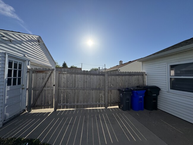 Building Photo - 2407 9th Ave SW